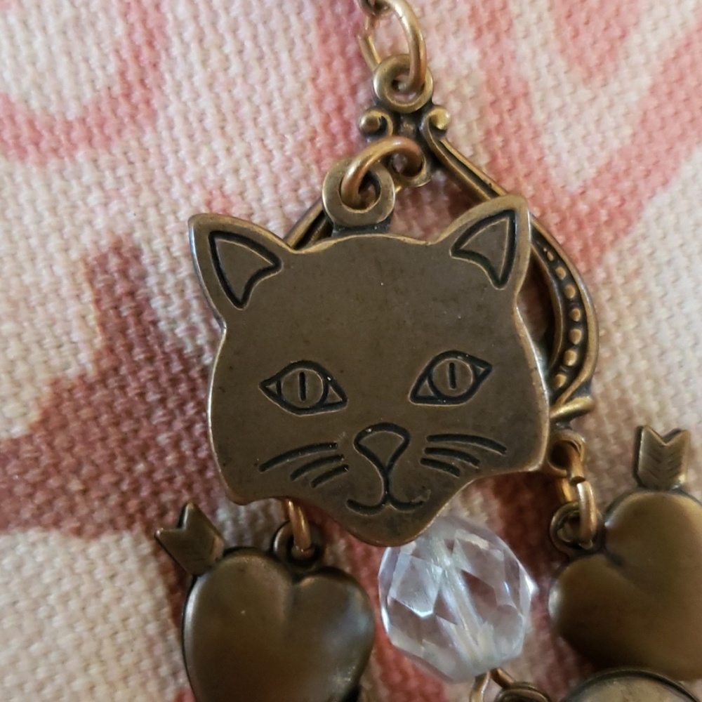 Vintage Cat Earrings. Brass Heart Earrings Arrow - Picture 4 of 7